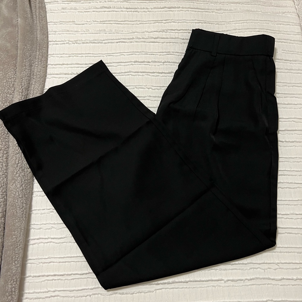Viral BRAND NEW Daisy Grace Wide Leg Tailored Pants. Super comfy and stretchy!!!